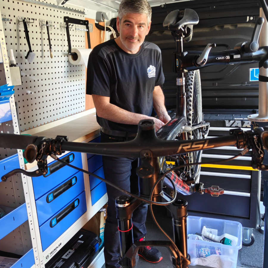 Nicolas et son atelier mobile NicoBikeHome